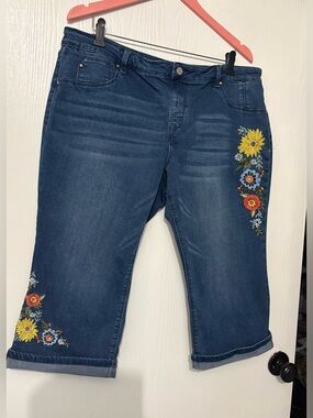 Laurie Felt Dark Blue wash Capris with beautiful embroidery  XLP